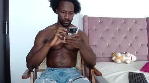 Snapshot of blacknikes chatting on January 2025 12:43:01 PM Twtter 1MikeBeckford Onlyfns beckfordmike online show from January 2025 12:43:01 PM