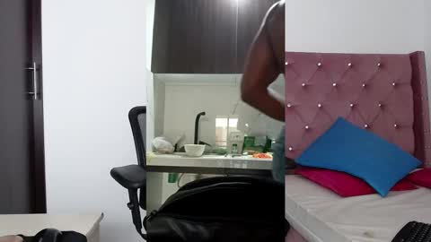 Snapshot of blacknikes chatting on February 2025 08:56:01 PM Twtter 1MikeBeckford Onlyfns beckfordmike online show from February 2025 08:56:01 PM