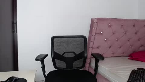 Snapshot of blacknikes chatting on March 2025 07:02:01 PM Twtter 1MikeBeckford Onlyfns beckfordmike online show from March 2025 07:02:01 PM