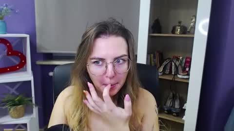 Snapshot of blackrosezoey chatting on December 2024 05:31:02 AM Z O E Y online show from December 2024 05:31:02 AM