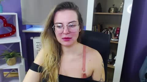 Snapshot of blackrosezoey chatting on December 2024 09:08:02 AM Z O E Y online show from December 2024 09:08:02 AM