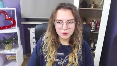 Snapshot of blackrosezoey chatting on December 2024 06:01:02 AM Z O E Y online show from December 2024 06:01:02 AM