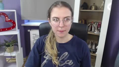 Snapshot of blackrosezoey chatting on December 2024 09:43:02 AM Z O E Y online show from December 2024 09:43:02 AM