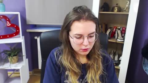 Snapshot of blackrosezoey chatting on December 2024 07:44:01 AM Z O E Y online show from December 2024 07:44:01 AM