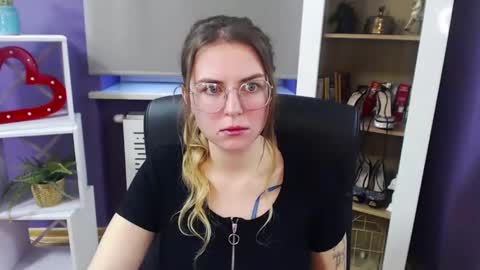 Snapshot of blackrosezoey chatting on December 2024 10:21:01 AM Z O E Y online show from December 2024 10:21:01 AM