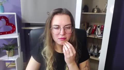 Snapshot of blackrosezoey chatting on December 2024 05:26:01 AM Z O E Y online show from December 2024 05:26:01 AM