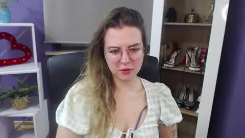 Snapshot of blackrosezoey chatting on January 2025 05:22:02 AM Z O E Y online show from January 2025 05:22:02 AM