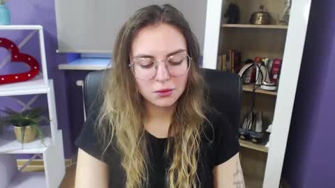 Snapshot of blackrosezoey chatting on January 2025 08:45:01 AM Z O E Y online show from January 2025 08:45:01 AM