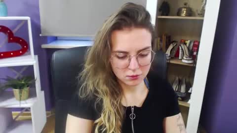 Snapshot of blackrosezoey chatting on January 2025 09:02:01 AM Z O E Y online show from January 2025 09:02:01 AM