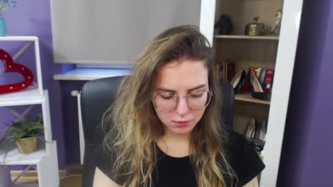 Snapshot of blackrosezoey chatting on January 2025 08:43:02 AM Z O E Y online show from January 2025 08:43:02 AM