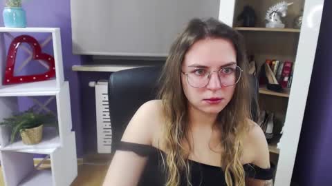 Snapshot of blackrosezoey chatting on February 2025 05:37:01 AM Z O E Y online show from February 2025 05:37:01 AM