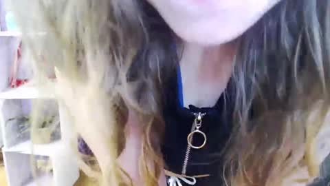 Snapshot of blackrosezoey chatting on March 2025 05:29:02 AM Z O E Y online show from March 2025 05:29:02 AM