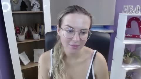 Snapshot of blackrosezoey chatting on September 2025 04:23:01 AM Z O E Y online show from September 2025 04:23:01 AM