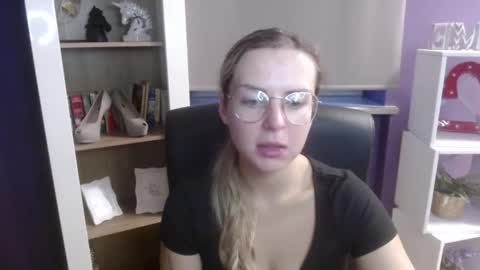 Snapshot of blackrosezoey chatting on September 2025 04:23:02 AM Z O E Y online show from September 2025 04:23:02 AM