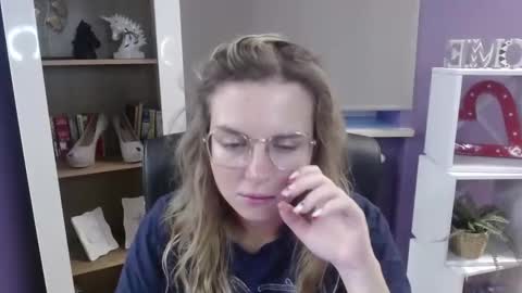 Snapshot of blackrosezoey chatting on September 2025 04:35:02 AM Z O E Y online show from September 2025 04:35:02 AM