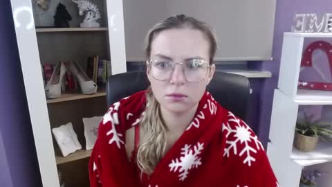 Snapshot of blackrosezoey chatting on September 2025 04:25:01 AM Z O E Y online show from September 2025 04:25:01 AM