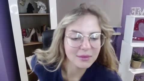 Snapshot of blackrosezoey chatting on September 2025 04:25:01 AM Z O E Y online show from September 2025 04:25:01 AM