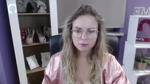 Snapshot of blackrosezoey chatting on September 2025 04:27:02 AM Z O E Y online show from September 2025 04:27:02 AM