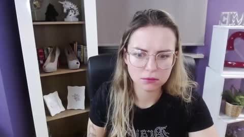 Snapshot of blackrosezoey chatting on October 2025 04:18:02 AM Z O E Y online show from October 2025 04:18:02 AM