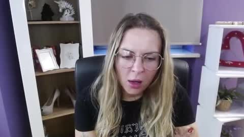 Snapshot of blackrosezoey chatting on October 2025 05:15:01 AM Z O E Y online show from October 2025 05:15:01 AM