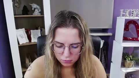 Snapshot of blackrosezoey chatting on October 2025 04:54:01 AM Z O E Y online show from October 2025 04:54:01 AM