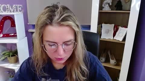 Snapshot of blackrosezoey chatting on October 2025 05:42:02 AM Z O E Y online show from October 2025 05:42:02 AM