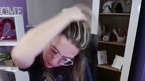 Snapshot of blackrosezoey chatting on November 2025 05:51:02 AM Z O E Y online show from November 2025 05:51:02 AM