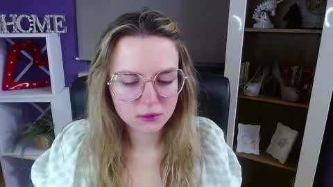 Z O E Y online show from January 2026 05:34:02 AM