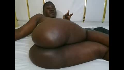 Snapshot of blacksexygold122 chatting on February 2025 07:07:01 PM blacksexygold122 online show from February 2025 07:07:01 PM