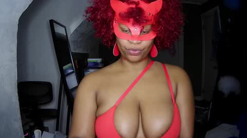 Snapshot of blacksirenqueen chatting on December 2024 03:26:01 AM Queen Siren online show from December 2024 03:26:01 AM