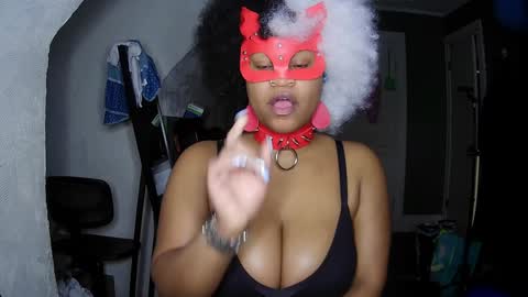 Snapshot of blacksirenqueen chatting on December 2024 05:57:02 AM Queen Siren online show from December 2024 05:57:02 AM