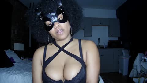 Snapshot of blacksirenqueen chatting on January 2025 01:45:02 AM Queen Siren online show from January 2025 01:45:02 AM