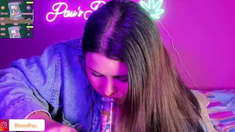 Pau online show from December 2025 12:08:01 AM