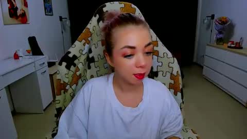 Nicole online show from February 2025 03:00:01 PM