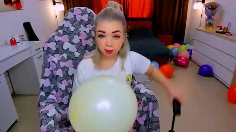 Nicole online show from February 2025 07:55:02 AM