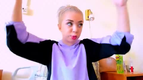 Nicole online show from February 2025 11:54:01 AM