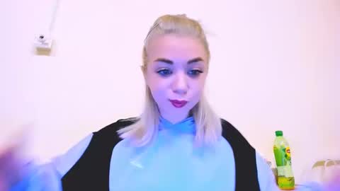 Nicole online show from February 2025 03:53:01 PM