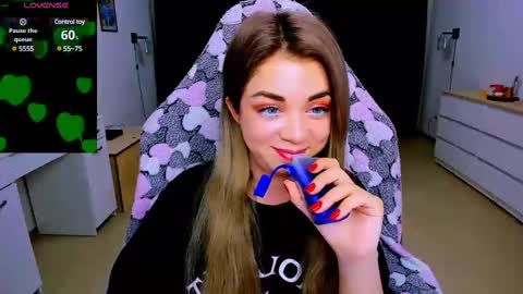 Nicole online show from March 2025 06:47:02 PM