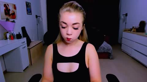 Nicole online show from October 2025 03:59:02 AM