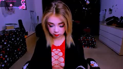 Nicole online show from November 2025 10:15:01 AM