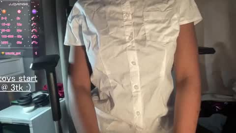 Snapshot of bloggirllaurel chatting on March 2026 05:39:01 PM bloggirllaurel online show from March 2026 05:39:01 PM