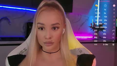 Lana online show from November 2025 07:01:01 AM