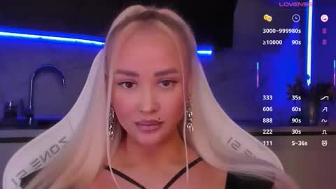 Snapshot of blond_diamond chatting on April 2026 01:26:01 AM Lana online show from April 2026 01:26:01 AM
