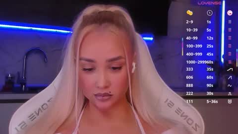 Snapshot of blond_diamond chatting on May 2026 02:27:02 AM Lana online show from May 2026 02:27:02 AM