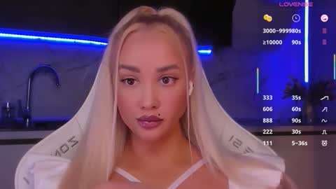Snapshot of blond_diamond chatting on May 2026 03:03:02 AM Lana online show from May 2026 03:03:02 AM