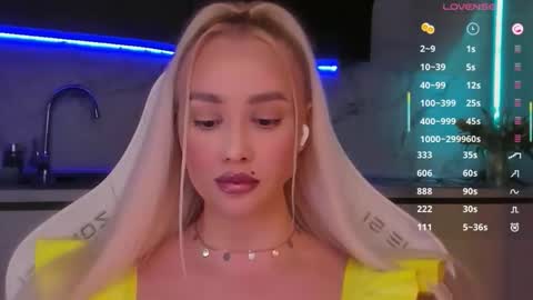 Snapshot of blond_diamond chatting on May 2026 08:10:02 AM Lana online show from May 2026 08:10:02 AM