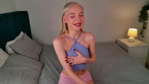 Snapshot of blondagent chatting on September 2025 01:33:01 PM you can call me Melissa online show from September 2025 01:33:01 PM