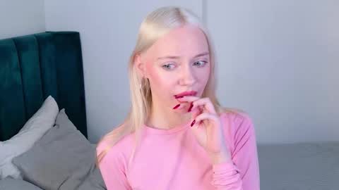 Snapshot of blondagent chatting on September 2025 01:35:01 PM you can call me Melissa online show from September 2025 01:35:01 PM