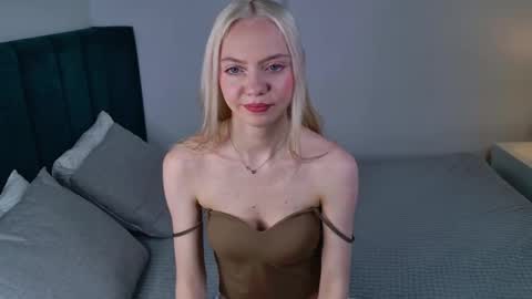 Snapshot of blondagent chatting on September 2025 01:23:02 PM you can call me Melissa online show from September 2025 01:23:02 PM