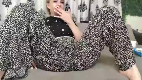 Snapshot of blonddaiana23 chatting on April 2026 01:03:01 AM blonddaiana23 online show from April 2026 01:03:01 AM